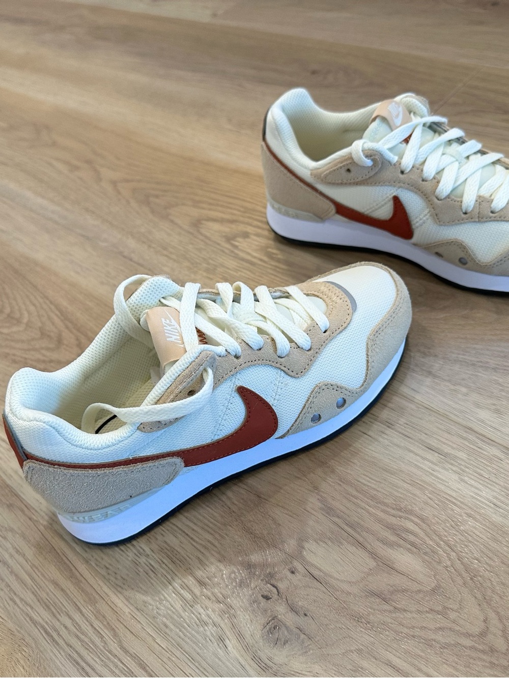 Nike Venture Runner Wide Coconut Milk Size 5 Brand New - Picture 4 of 8